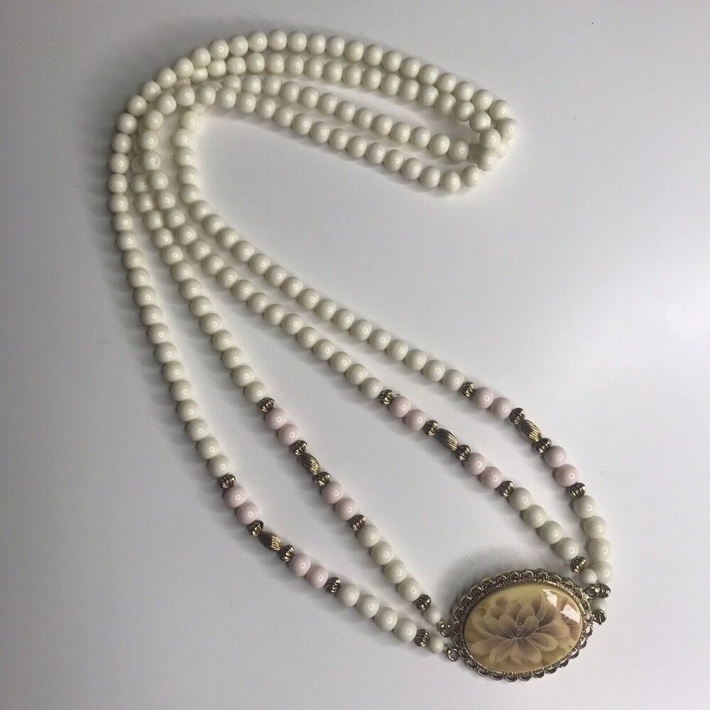 Vintage Womens Necklace Cream Pink Beaded Goldtone Costume Jewelry